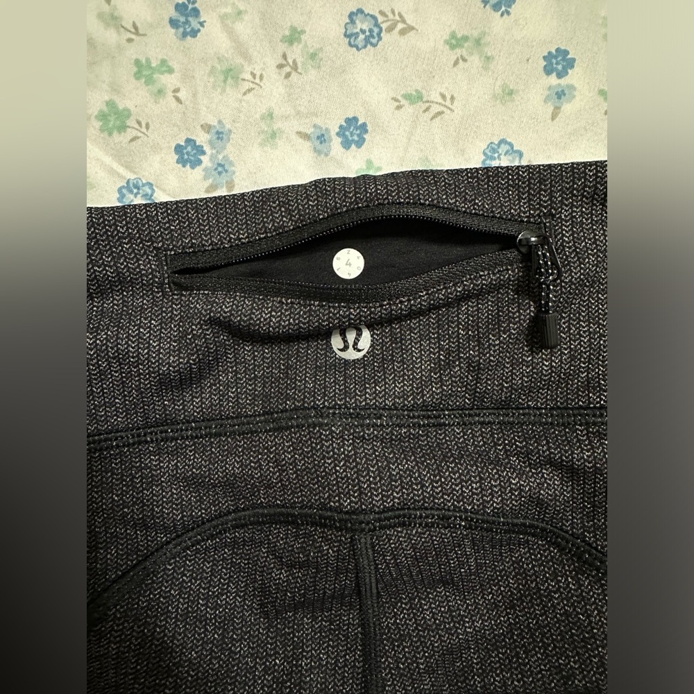 Lululemon Speed Tight V Power Luxtreme Variegated knit Heathered Black Size 4! - Picture 11 of 12